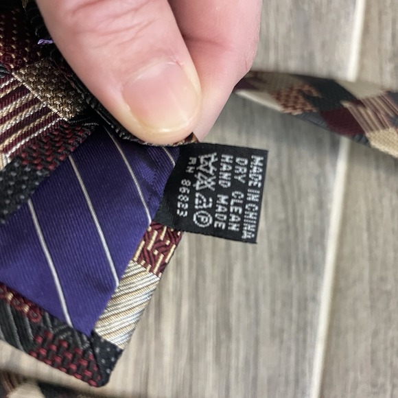 Roberto Villini Couture 100% Silk Tie Men's Burgundy Grey Black Quilt Pattern - Picture 4 of 7